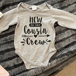 ✨Pick 3 for $15✨ 
Gray 'New to the Cousin Crew' Baby Bodysuit
